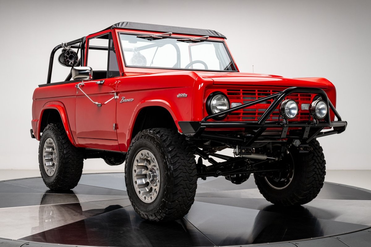 Ford-Bronco-1966-SUV-8