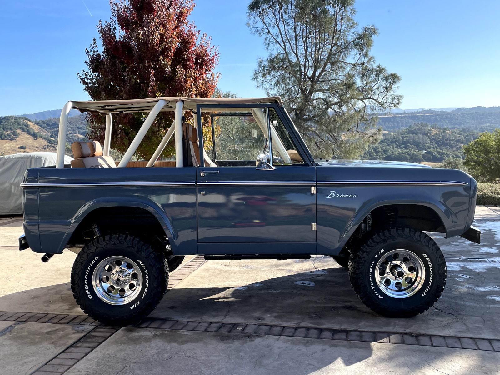 Ford-Bronco-1969-Convertible-2