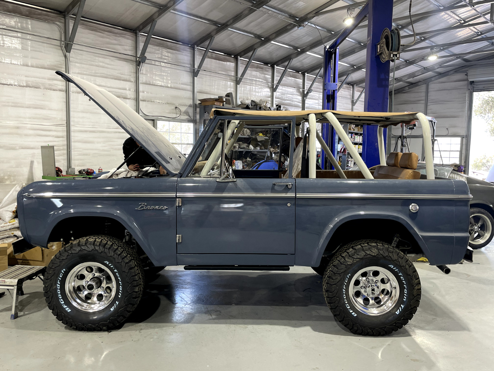 Ford-Bronco-1969-Convertible-21