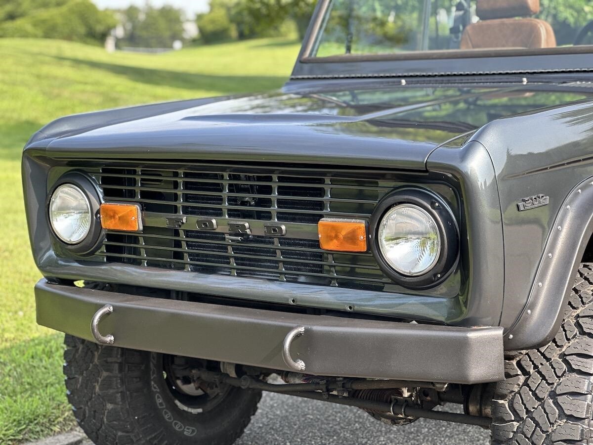 Ford-Bronco-1969-Convertible-22