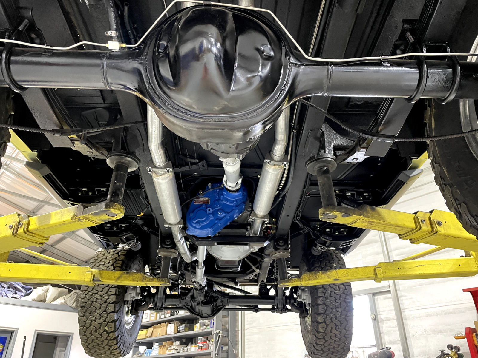 Ford-Bronco-1969-Convertible-24