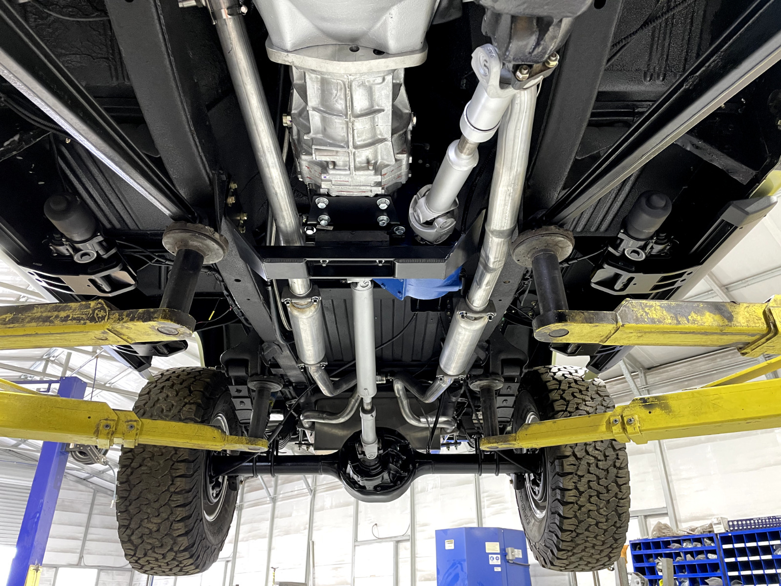 Ford-Bronco-1969-Convertible-28