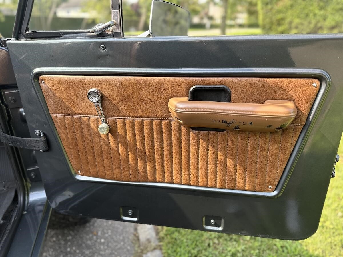 Ford-Bronco-1969-Convertible-39