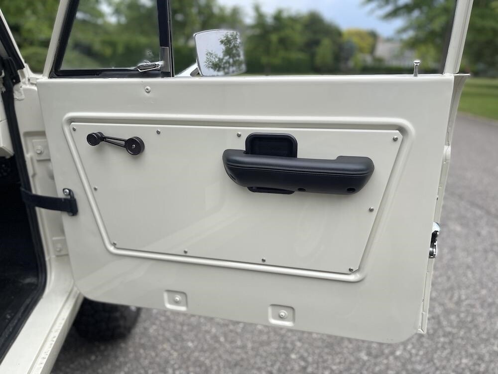 Ford-Bronco-1970-Convertible-38