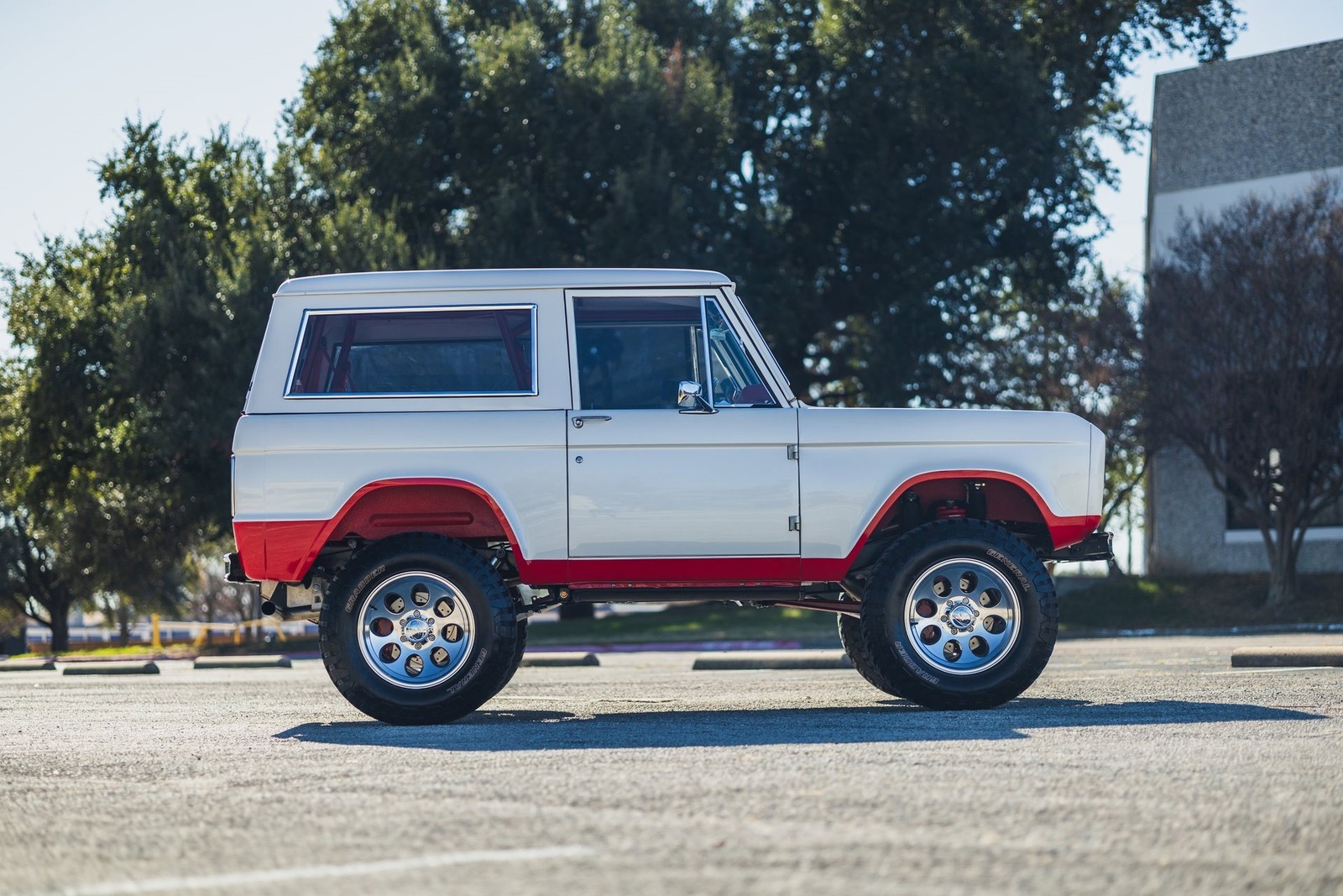 Ford-Bronco-1970-SUV-11