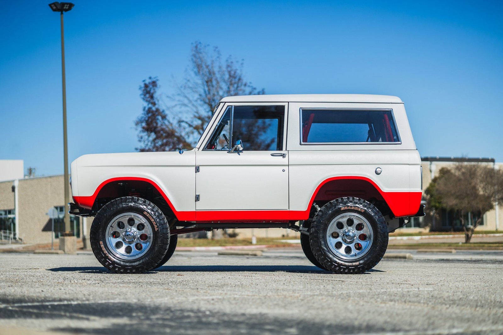 Ford-Bronco-1970-SUV-14