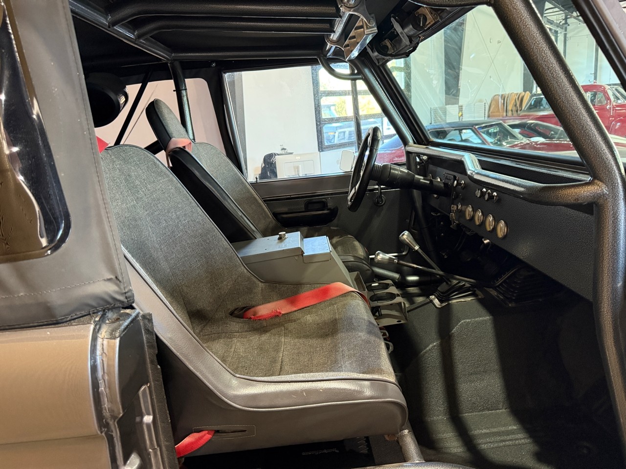 Ford-Bronco-1970-SUV-15