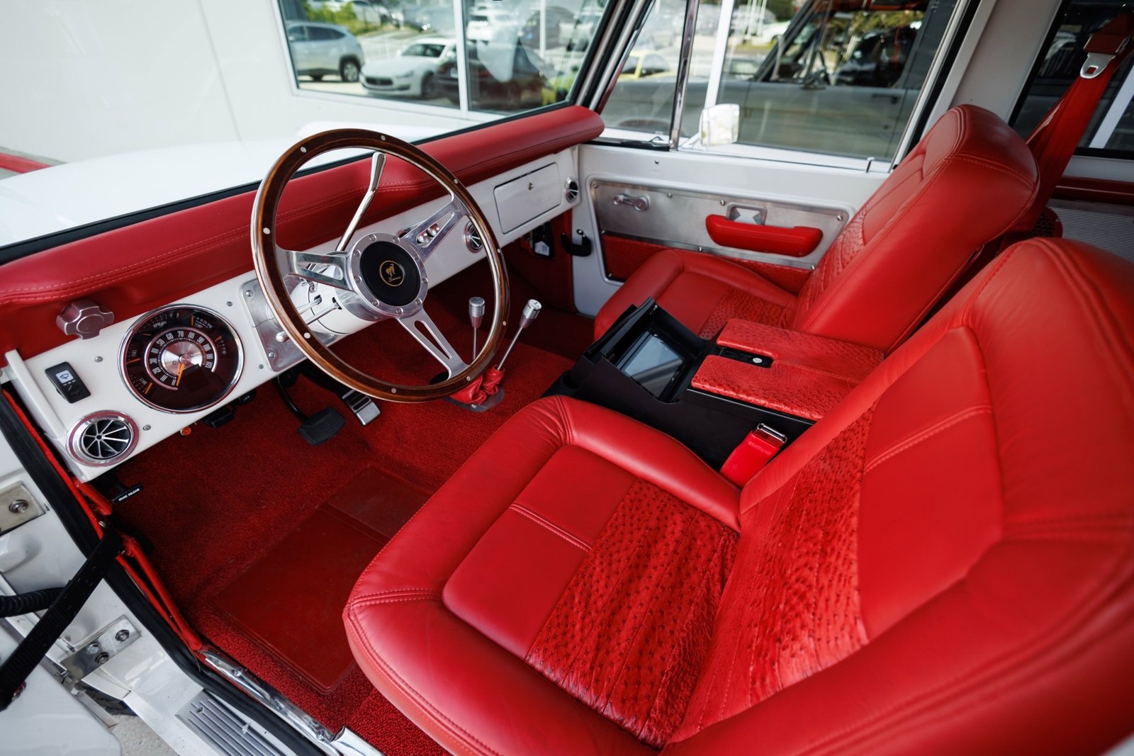 Ford-Bronco-1970-SUV-22