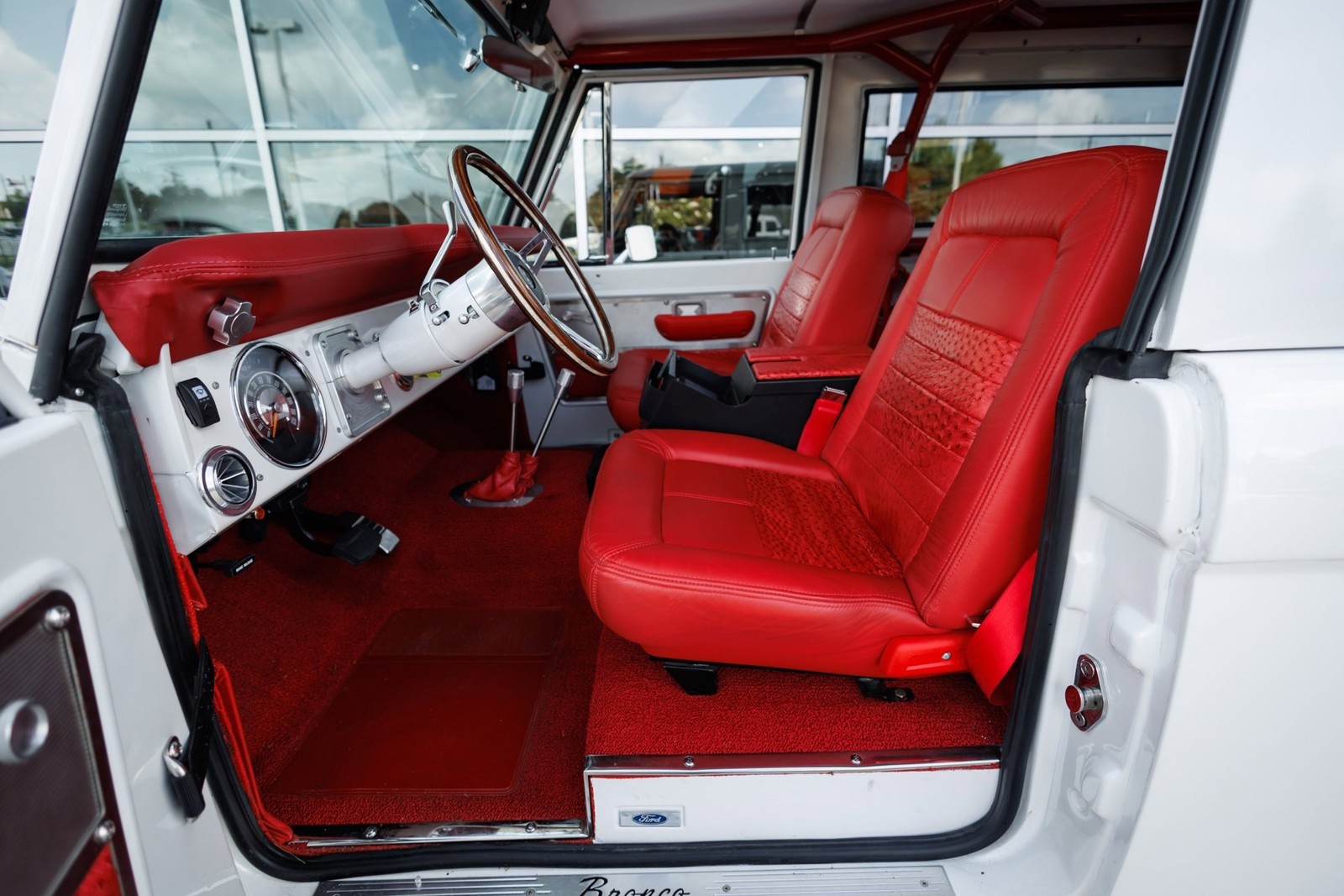 Ford-Bronco-1970-SUV-23