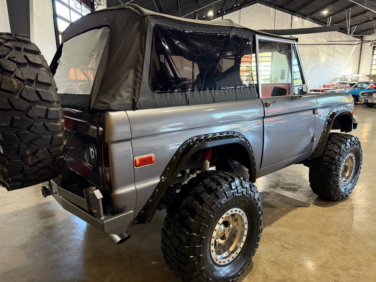Ford-Bronco-1970-SUV-23