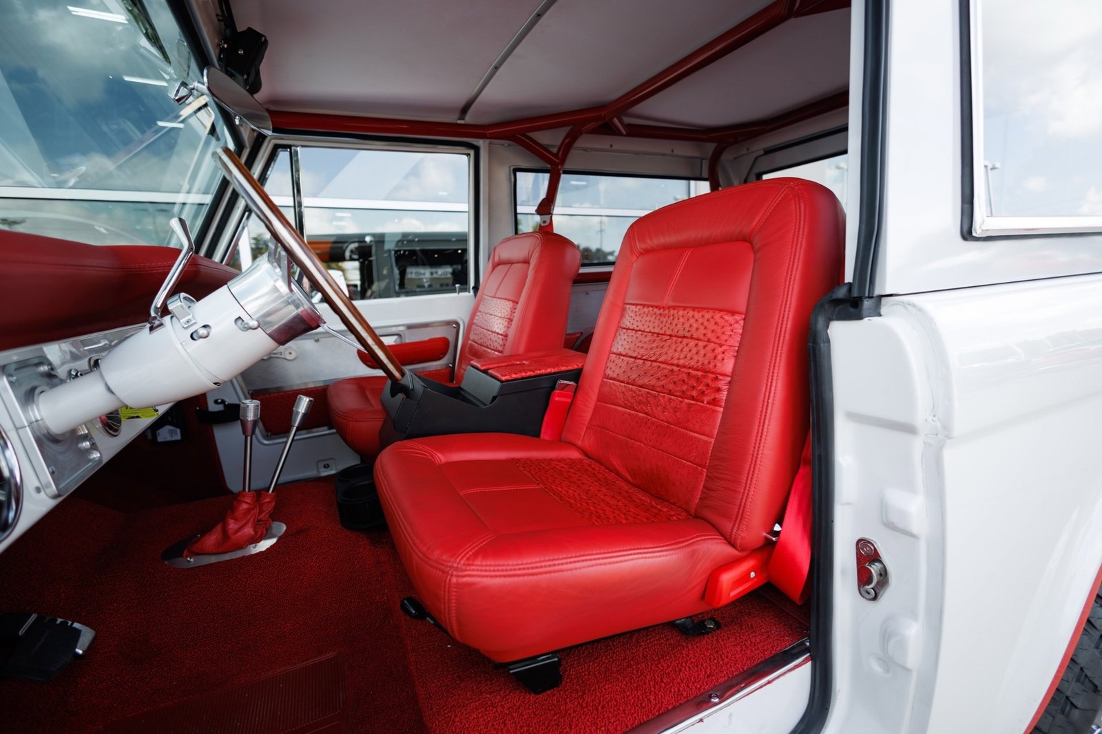 Ford-Bronco-1970-SUV-24