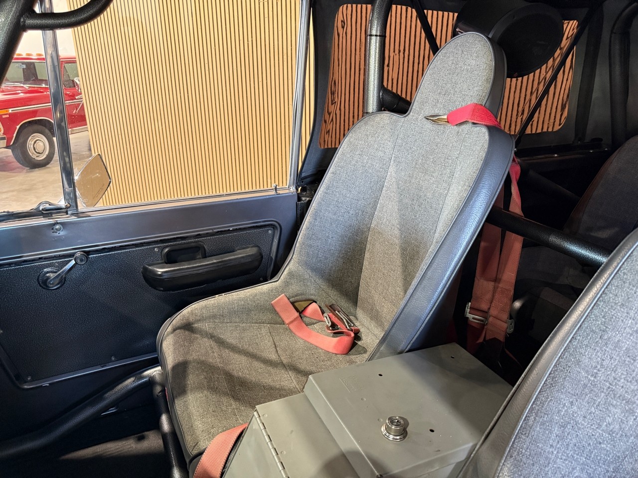 Ford-Bronco-1970-SUV-31