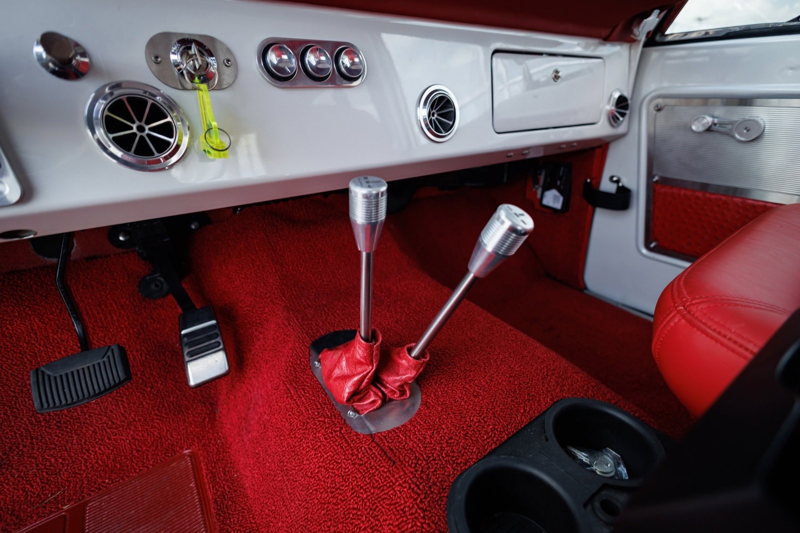 Ford-Bronco-1970-SUV-35