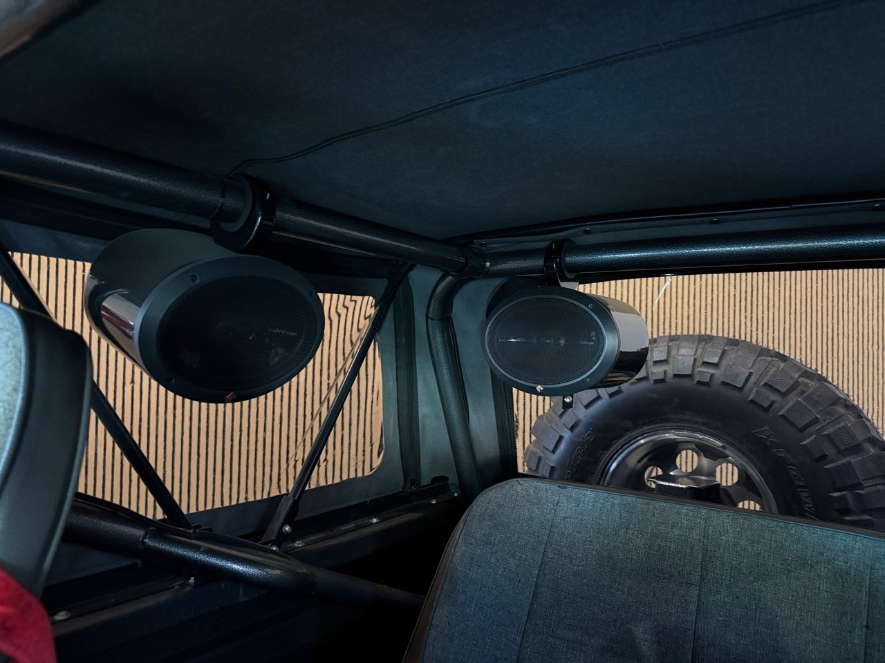 Ford-Bronco-1970-SUV-36