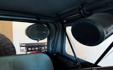 Ford-Bronco-1970-SUV-37