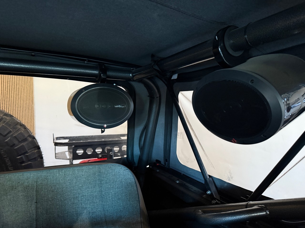 Ford-Bronco-1970-SUV-37