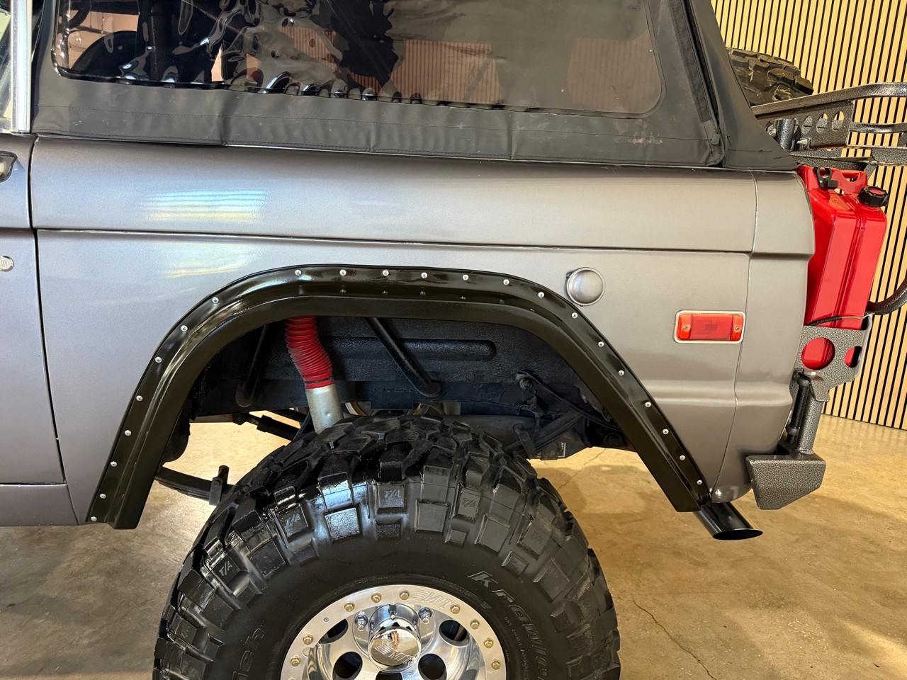 Ford-Bronco-1970-SUV-38