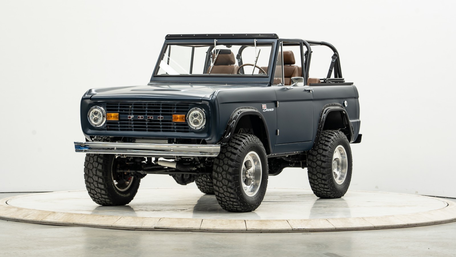Ford-Bronco-1972-SUV-1