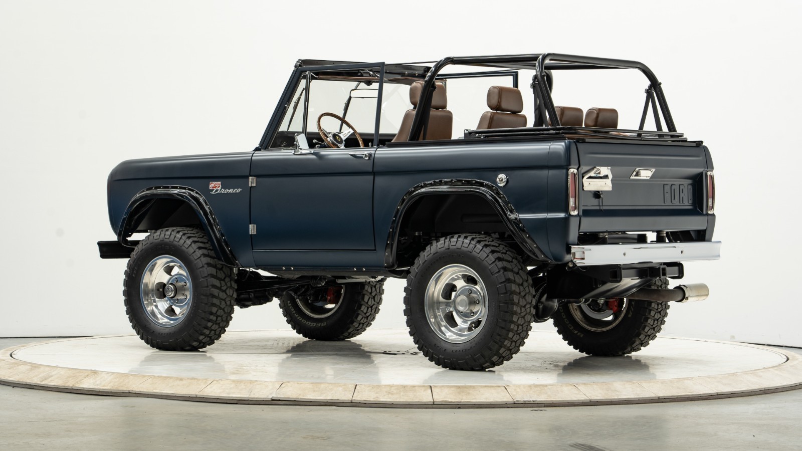 Ford-Bronco-1972-SUV-10
