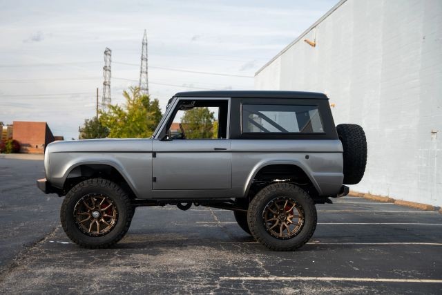 Ford-Bronco-1972-SUV-11