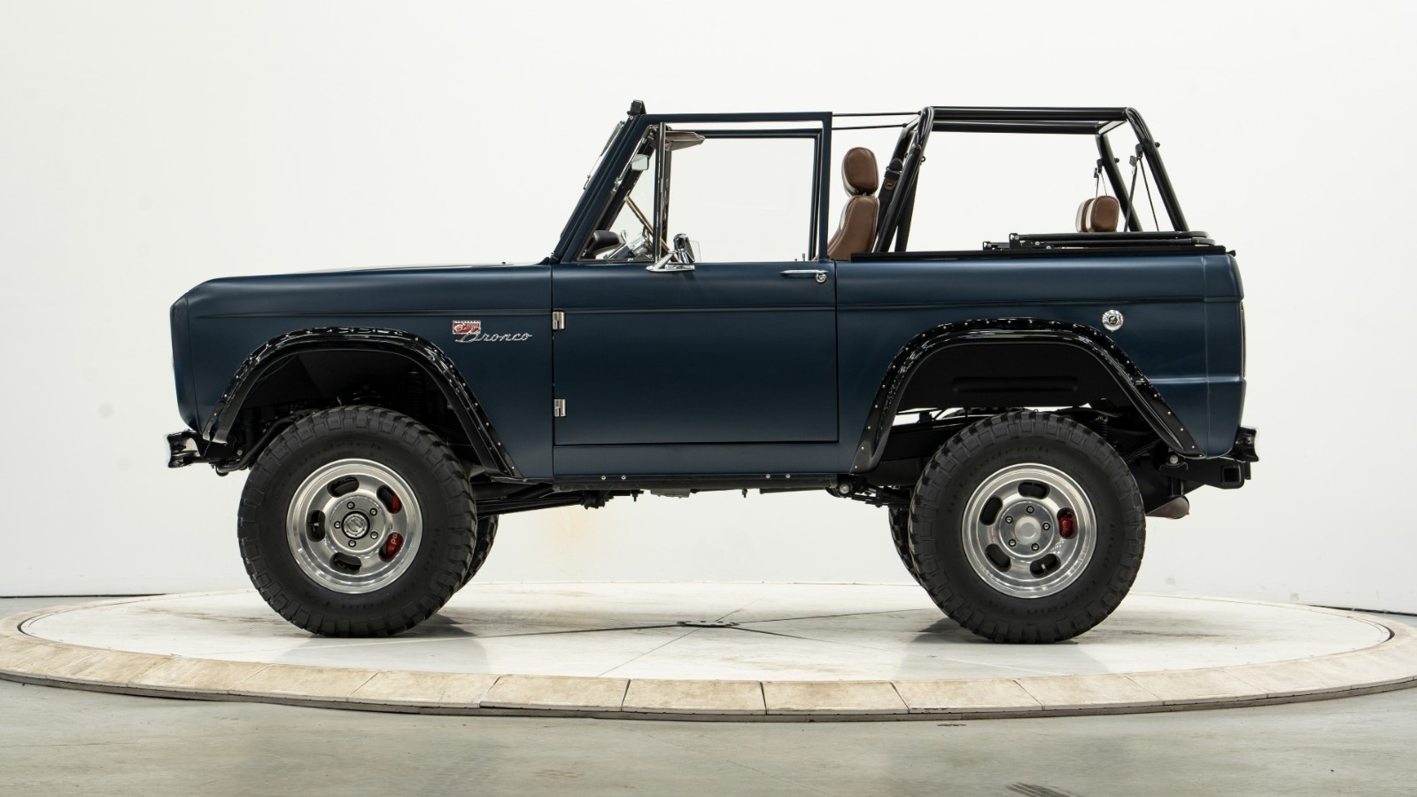 Ford-Bronco-1972-SUV-11