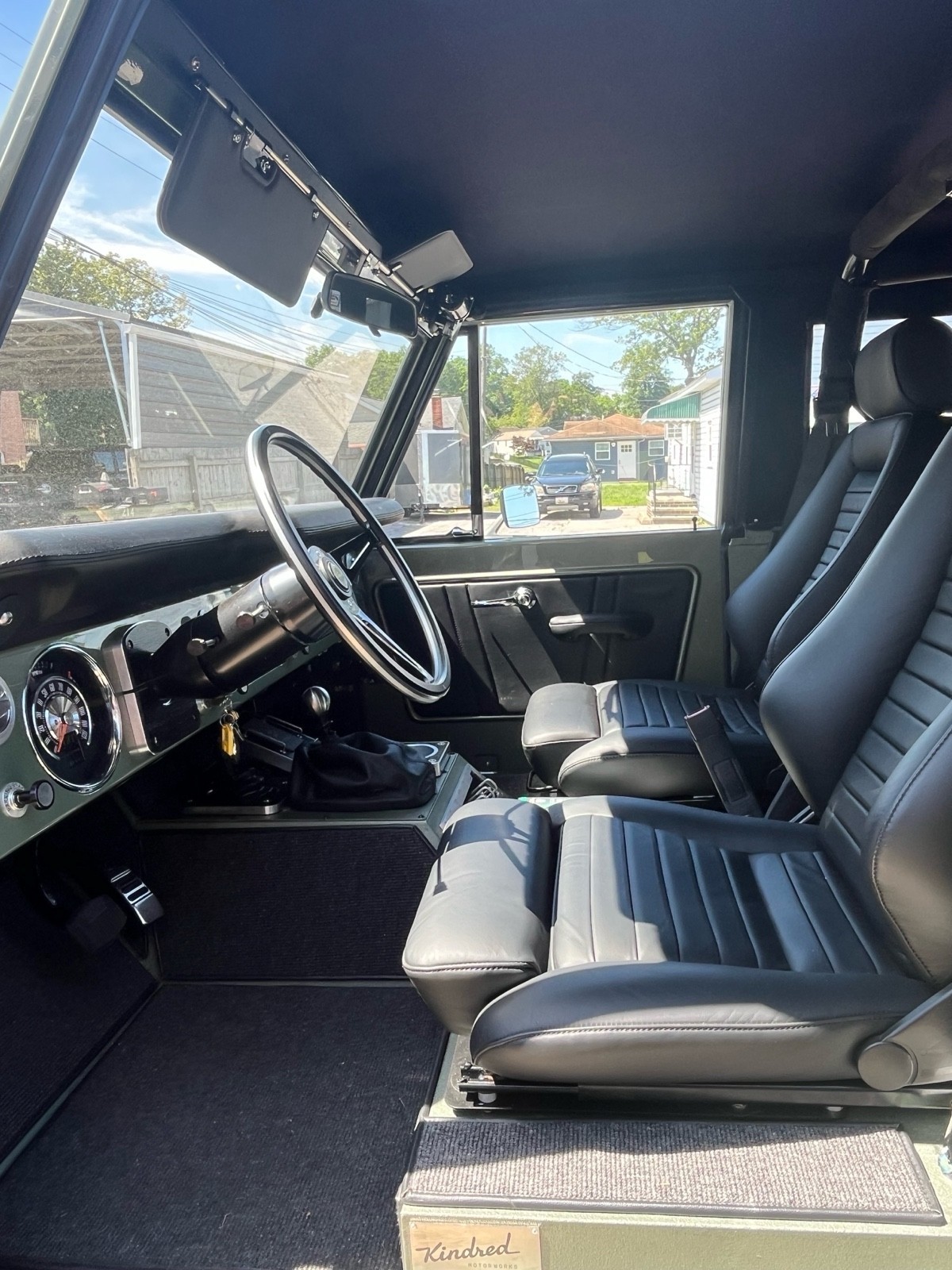 Ford-Bronco-1972-SUV-12