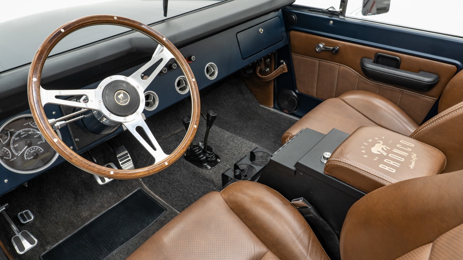 Ford-Bronco-1972-SUV-12