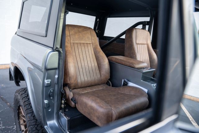 Ford-Bronco-1972-SUV-13