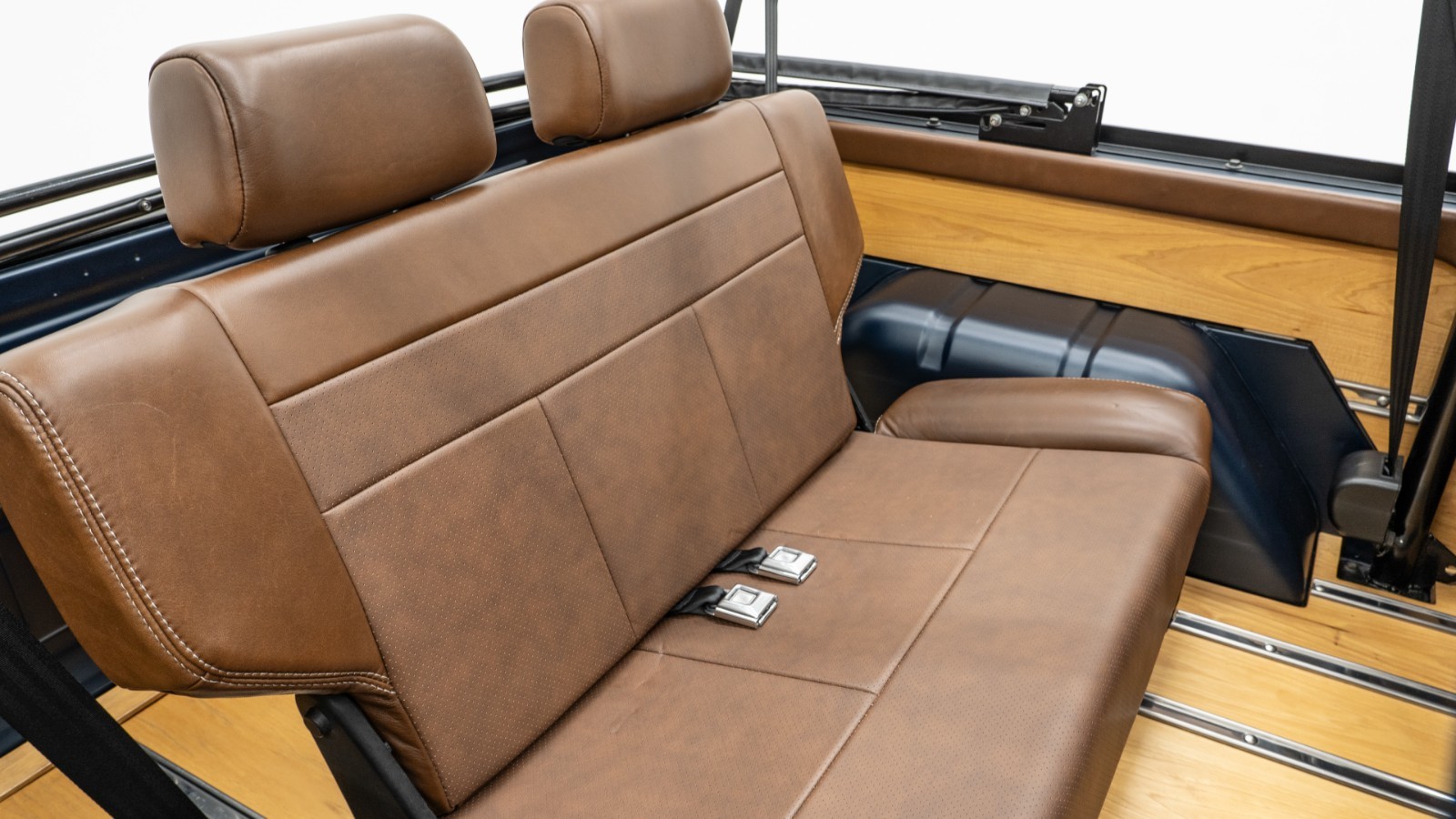 Ford-Bronco-1972-SUV-14