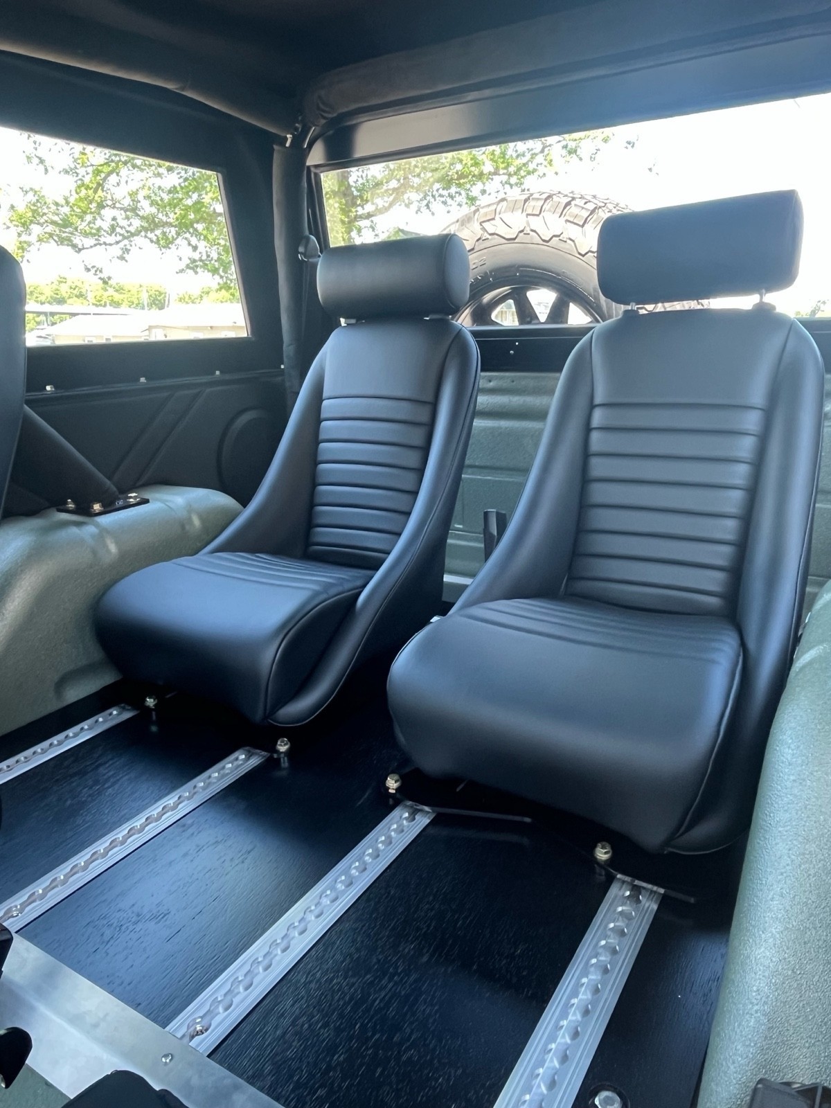 Ford-Bronco-1972-SUV-15