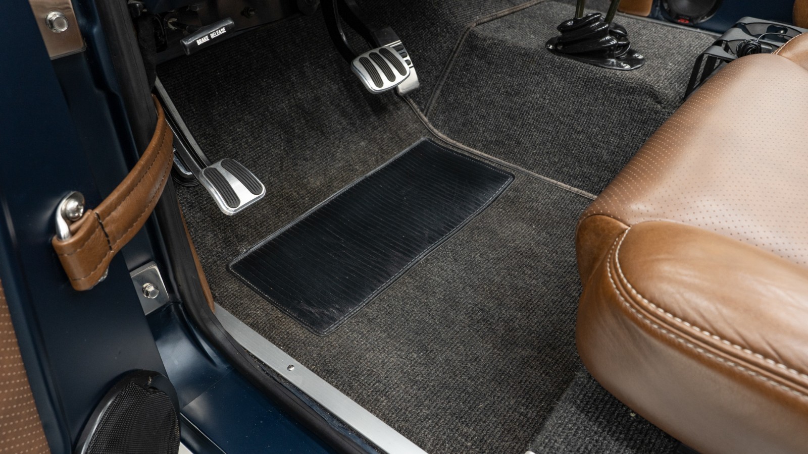 Ford-Bronco-1972-SUV-15