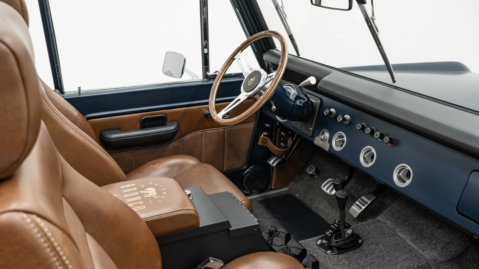 Ford-Bronco-1972-SUV-16