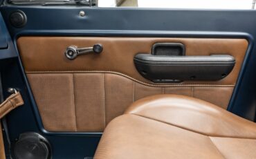 Ford-Bronco-1972-SUV-17