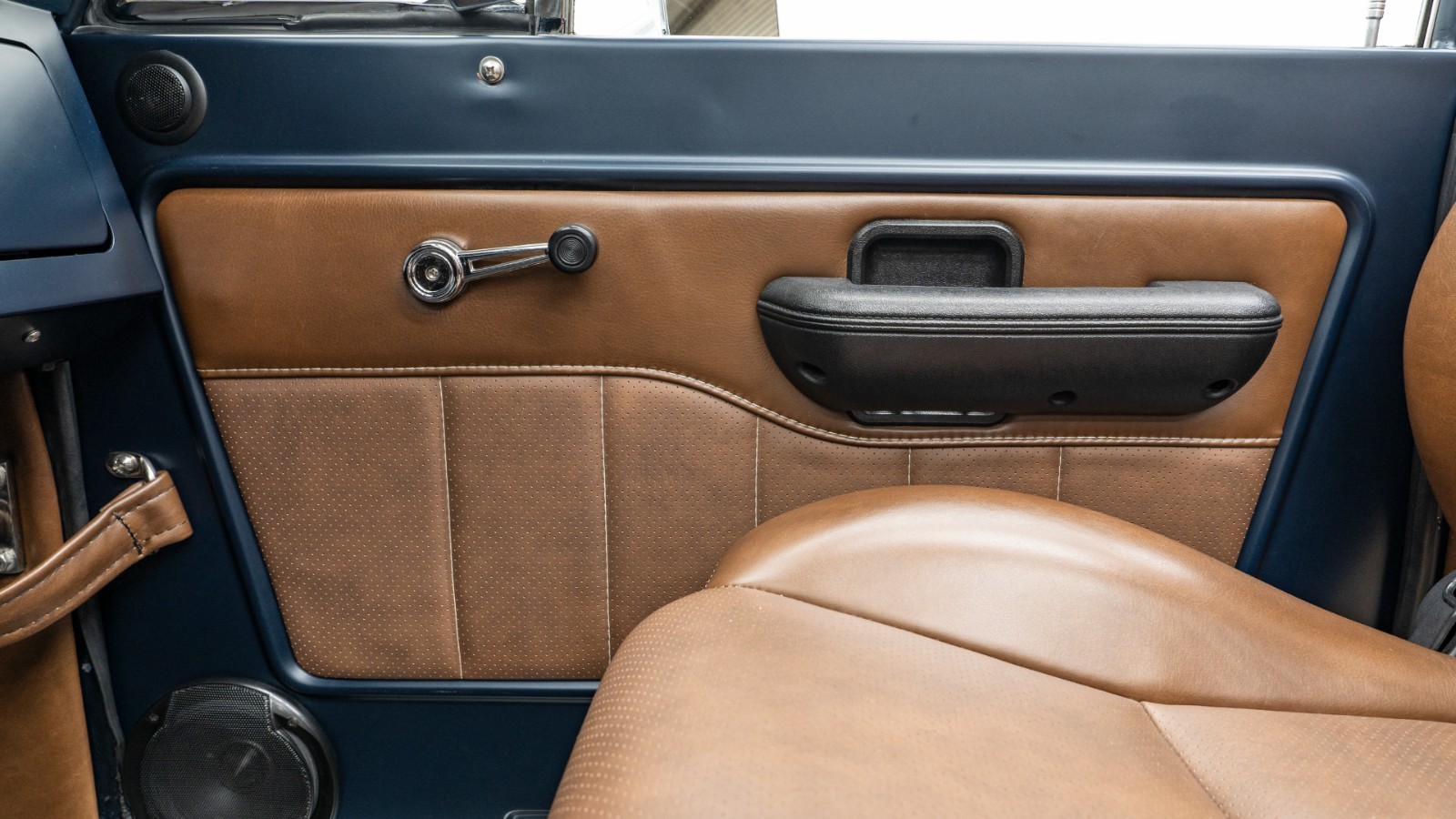 Ford-Bronco-1972-SUV-17