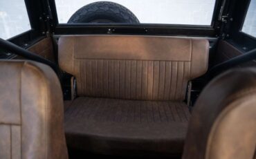 Ford-Bronco-1972-SUV-18