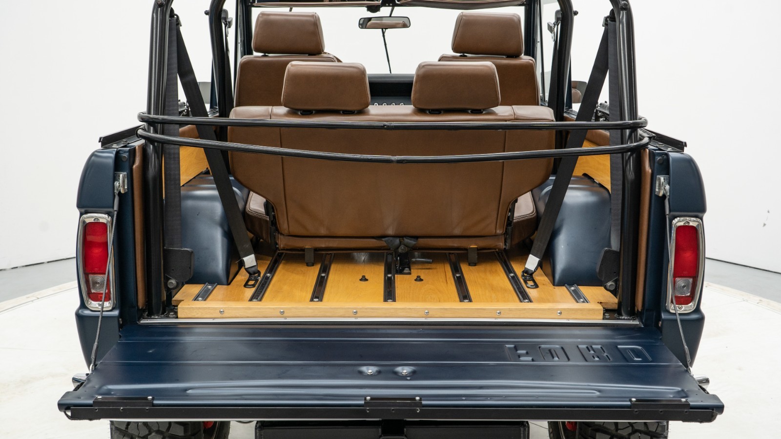 Ford-Bronco-1972-SUV-18