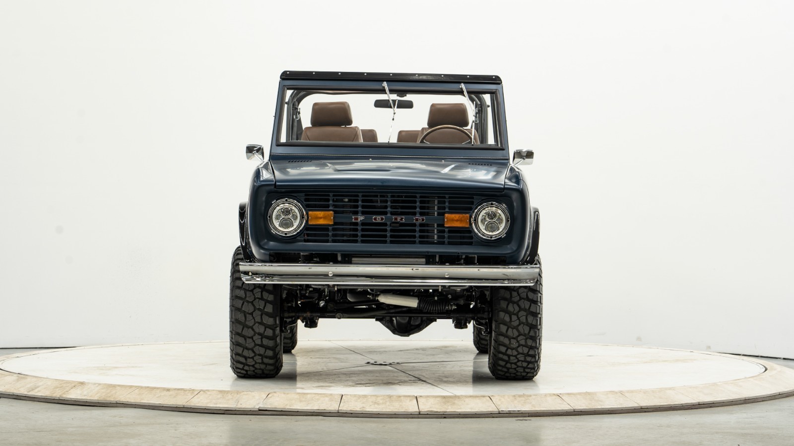 Ford-Bronco-1972-SUV-2