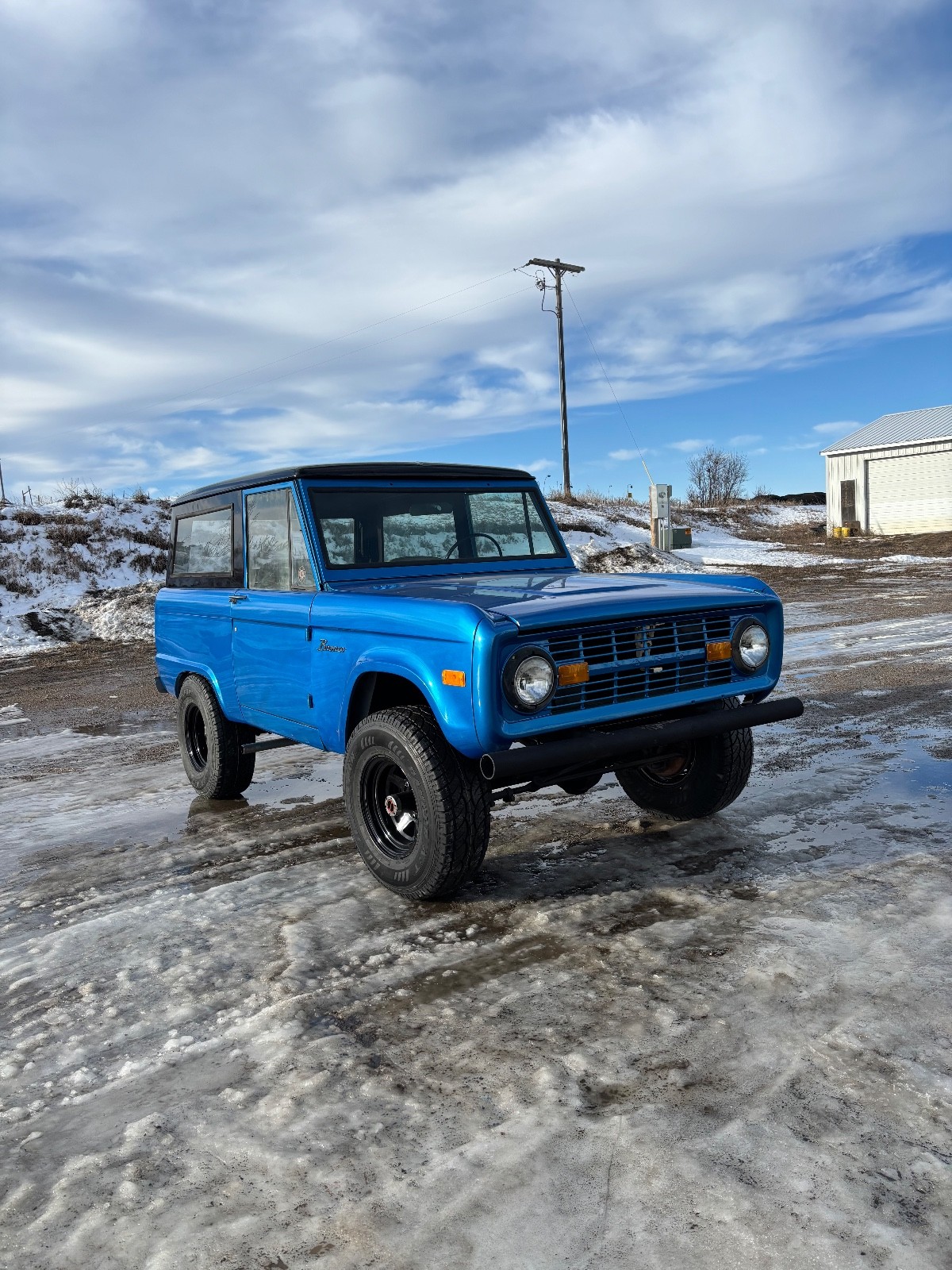 Ford-Bronco-1972-SUV-2