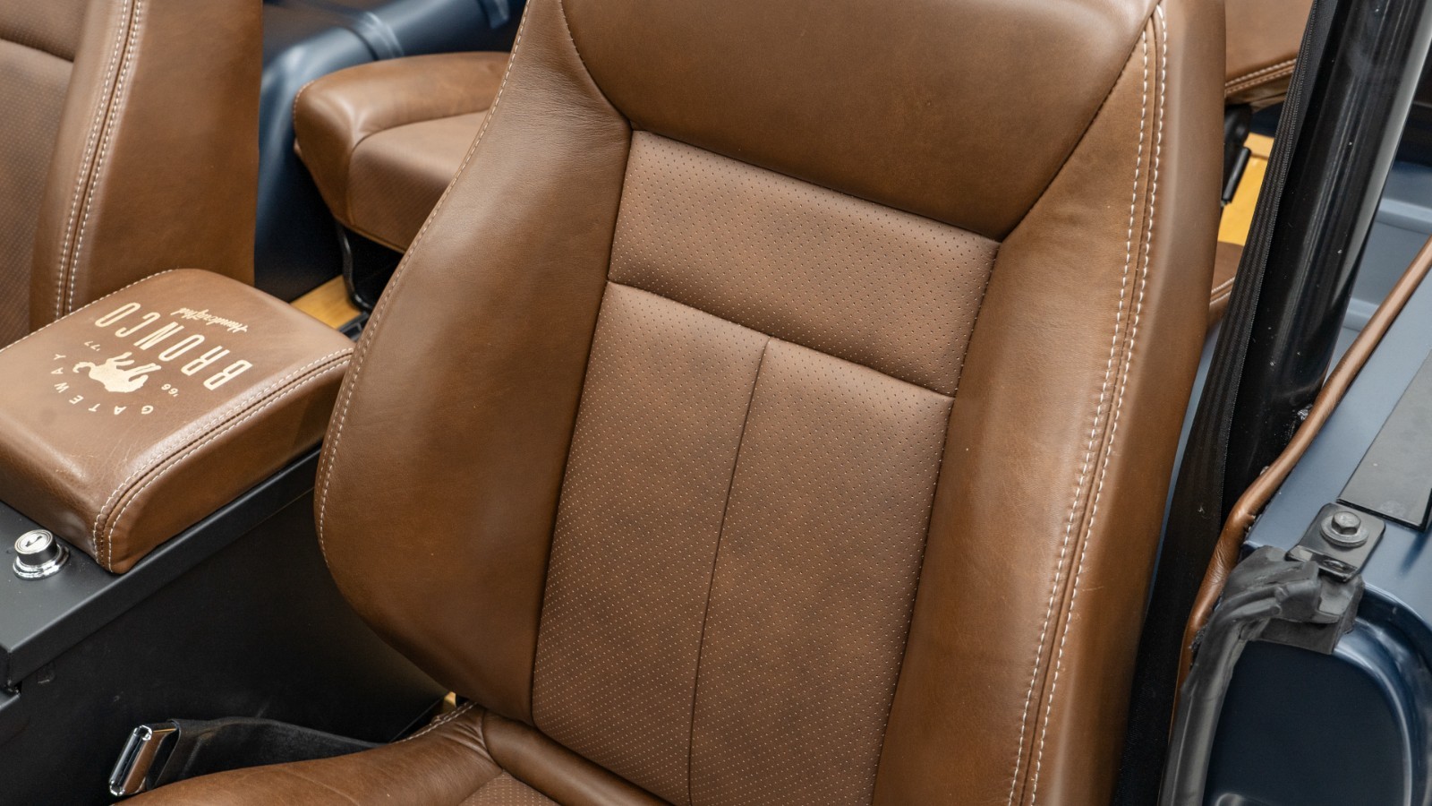 Ford-Bronco-1972-SUV-20