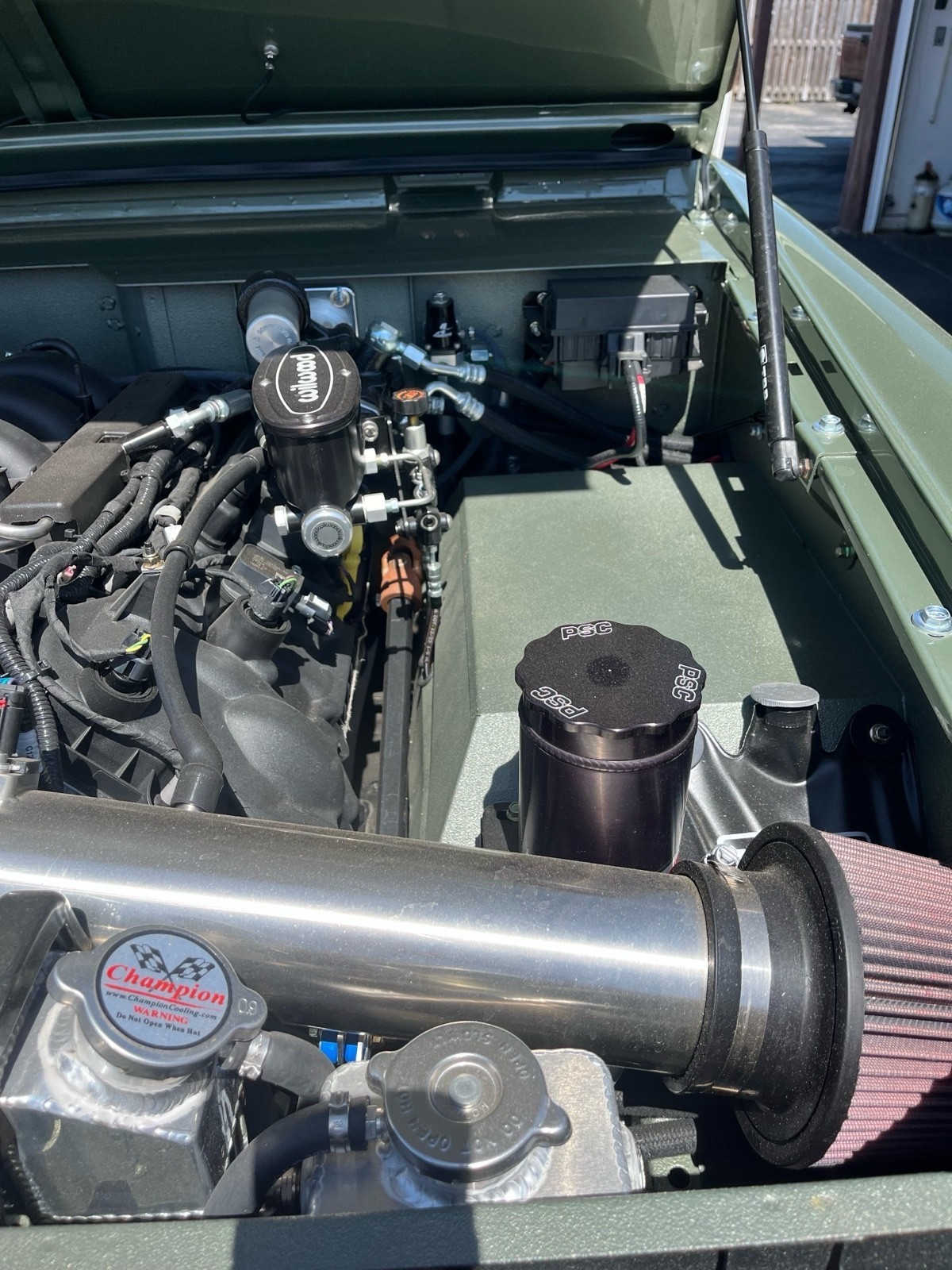 Ford-Bronco-1972-SUV-22