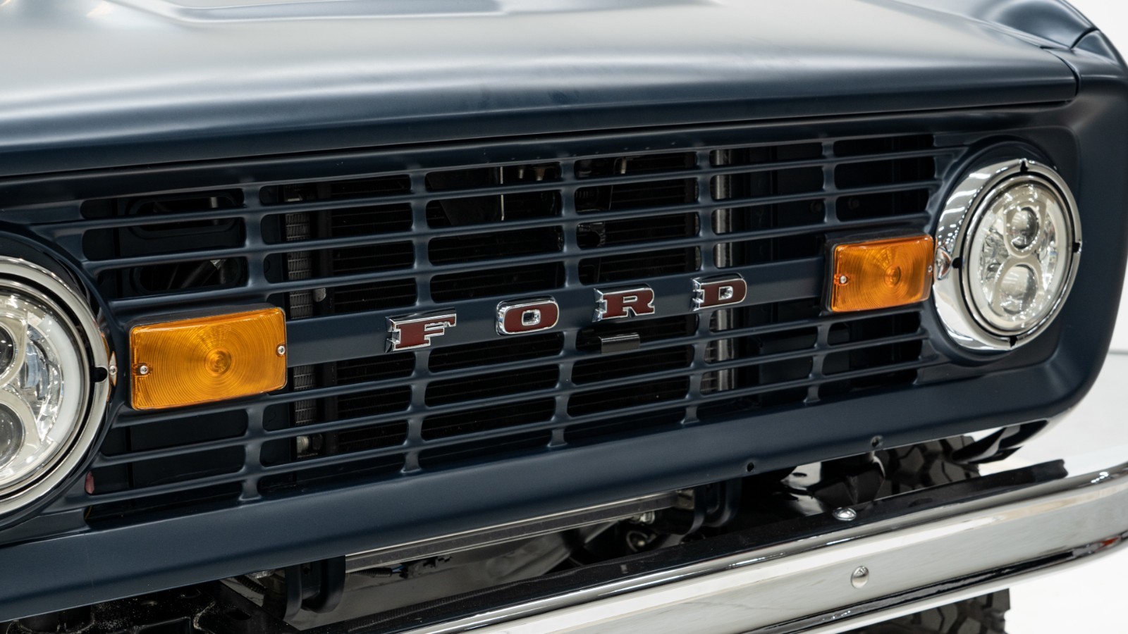 Ford-Bronco-1972-SUV-23