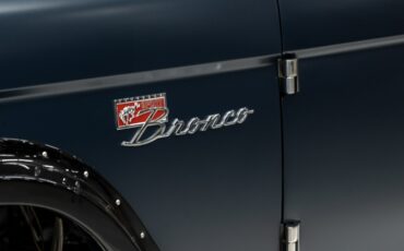 Ford-Bronco-1972-SUV-24