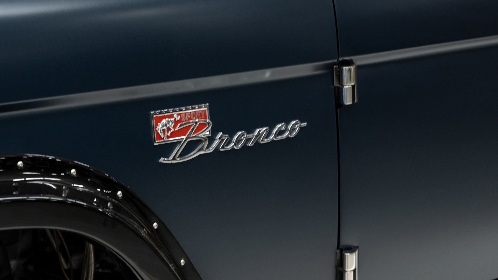 Ford-Bronco-1972-SUV-24