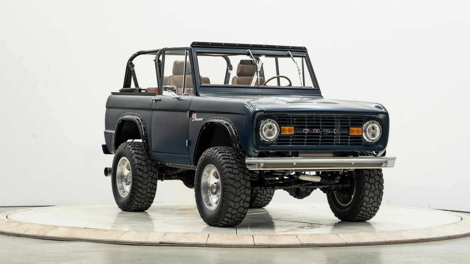 Ford-Bronco-1972-SUV-3
