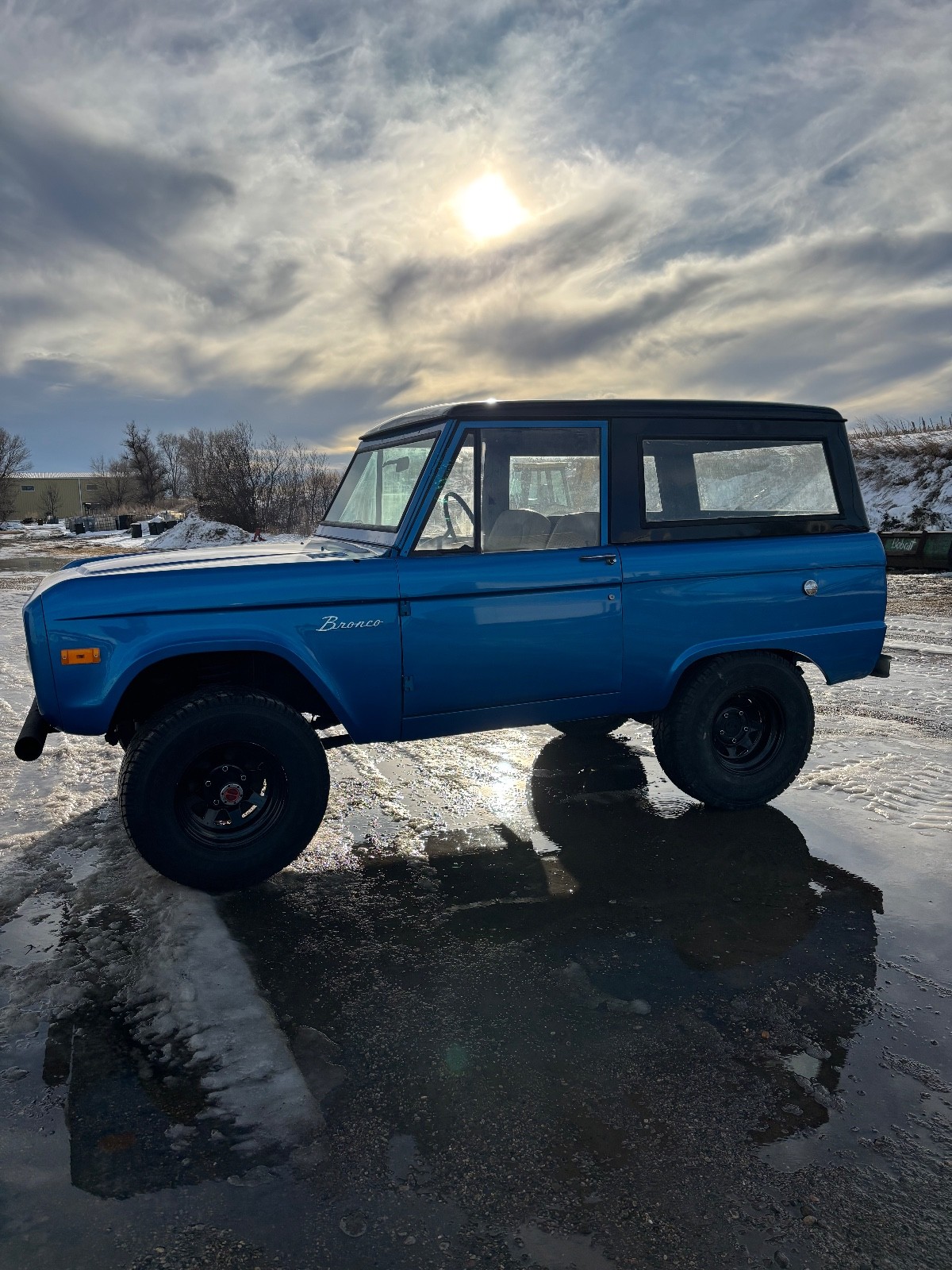 Ford-Bronco-1972-SUV-3