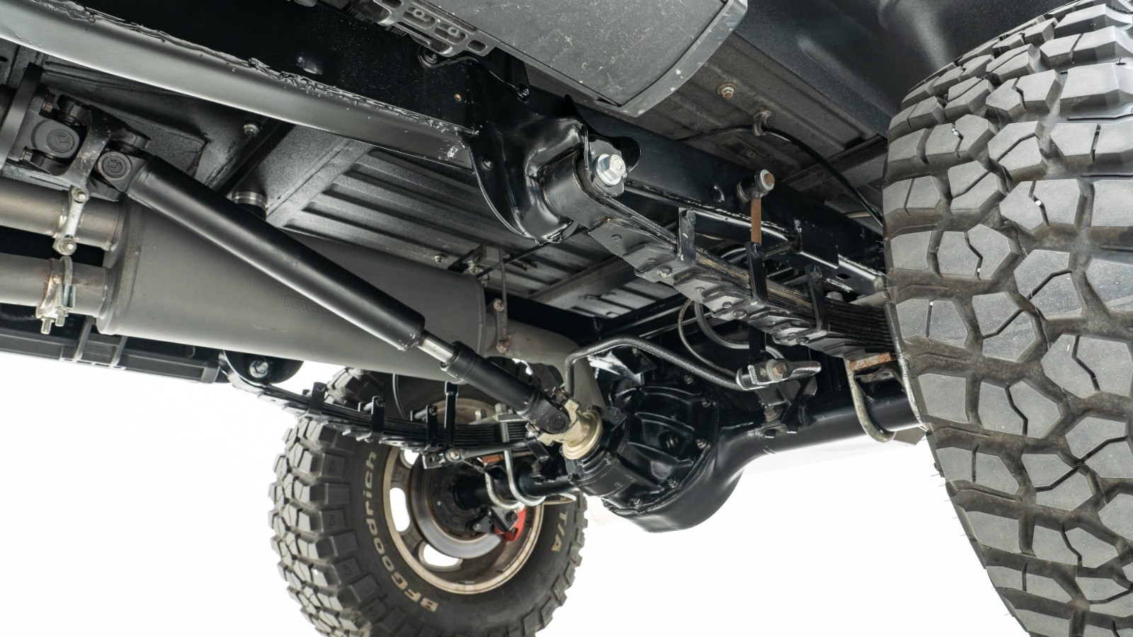 Ford-Bronco-1972-SUV-32