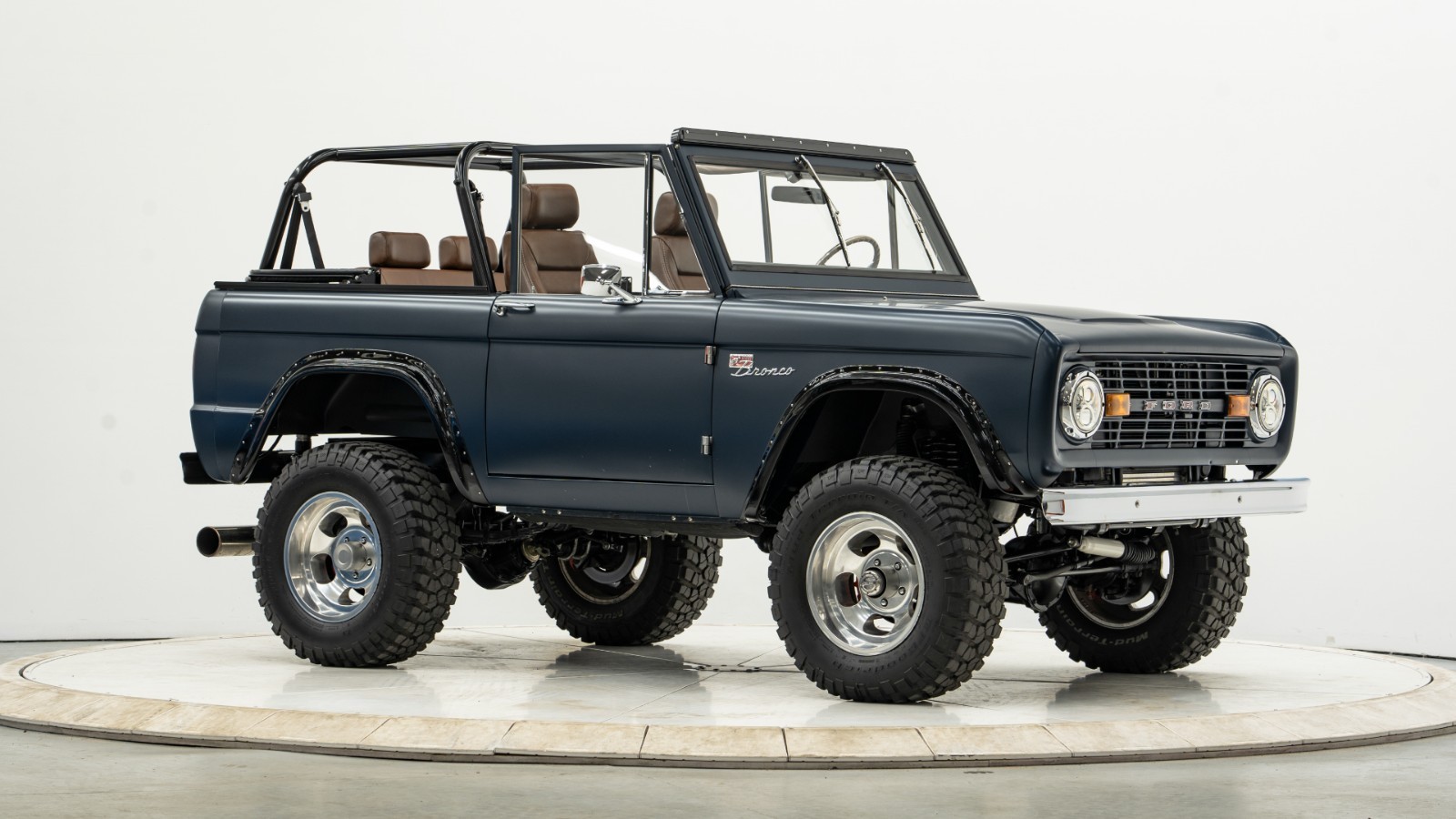 Ford-Bronco-1972-SUV-4