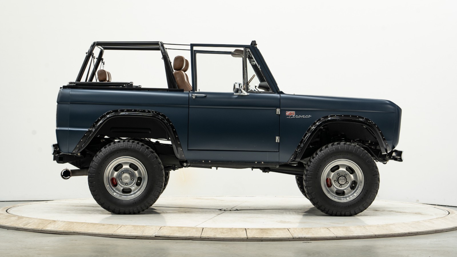 Ford-Bronco-1972-SUV-5