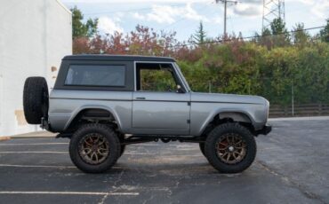 Ford-Bronco-1972-SUV-8