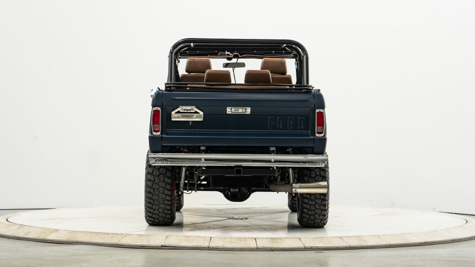 Ford-Bronco-1972-SUV-8